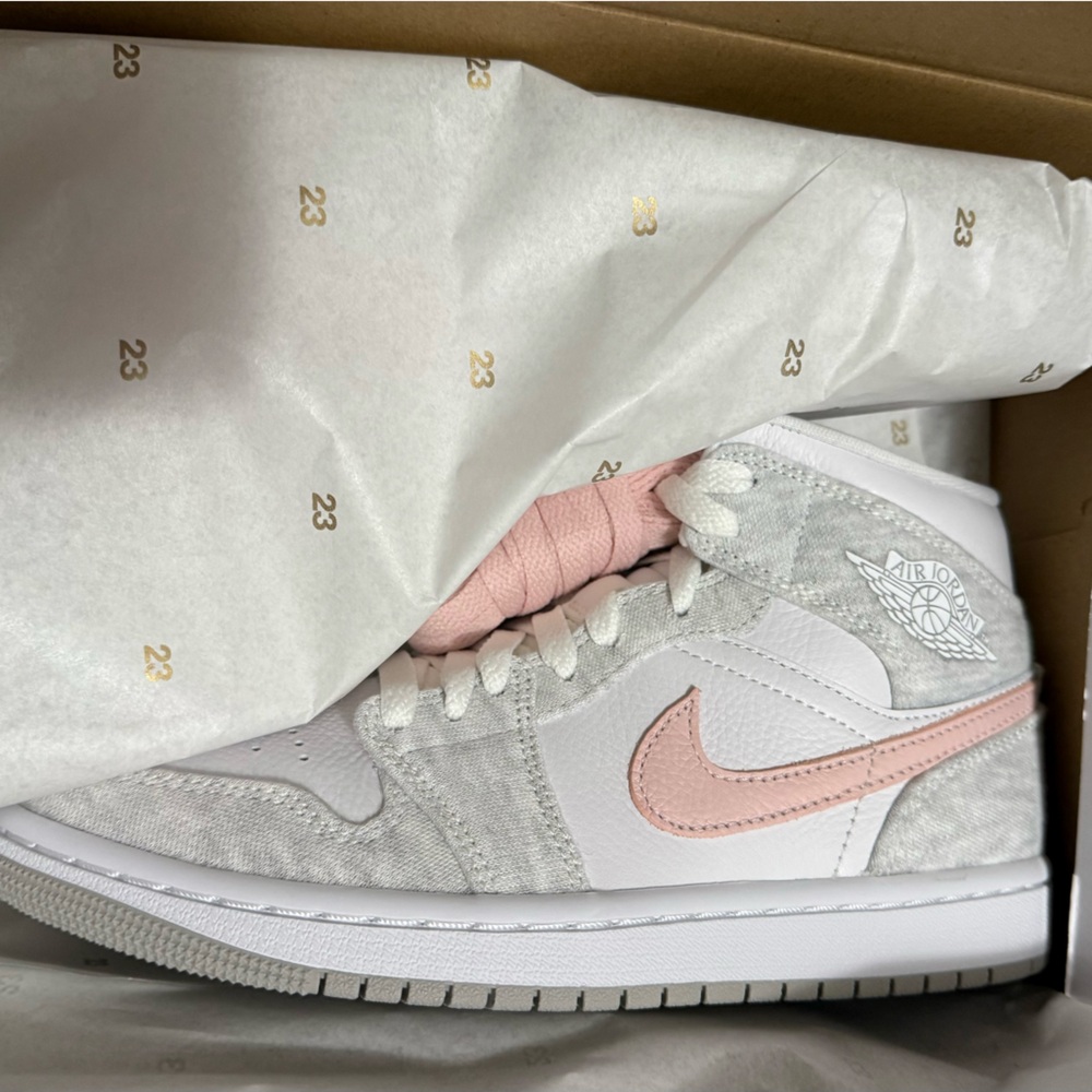 WMNS Air Jordan 1 Mid SE sneakers